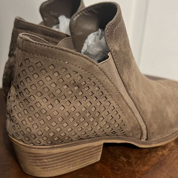 🔥🔥 MIA Boots Womens 8M Round Toe Ankle Booties Heels Comfort Brown Suede - EUC - Picture 7 of 10